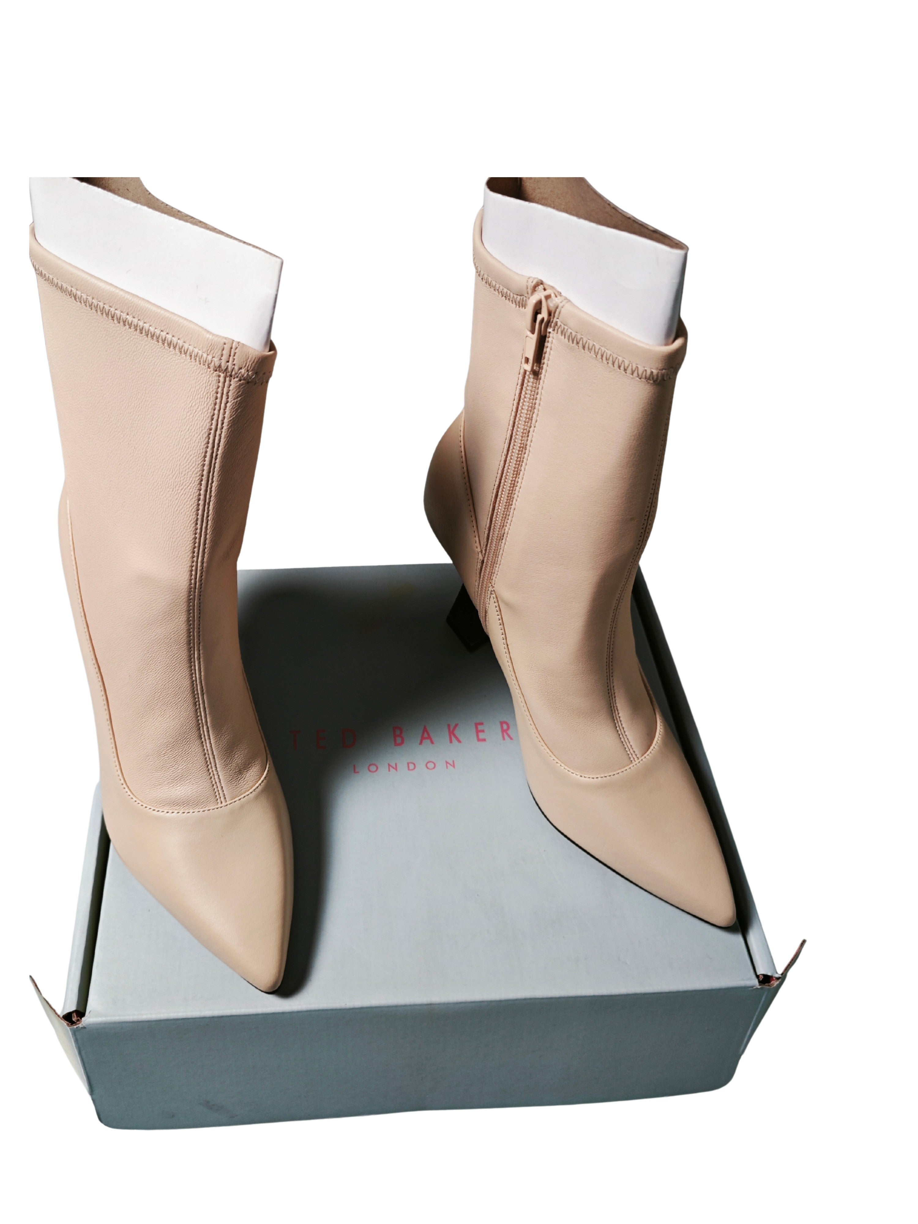 🤍 Botines TED BAKER London nude de piel con tacón geométrico  translúcido  🤍