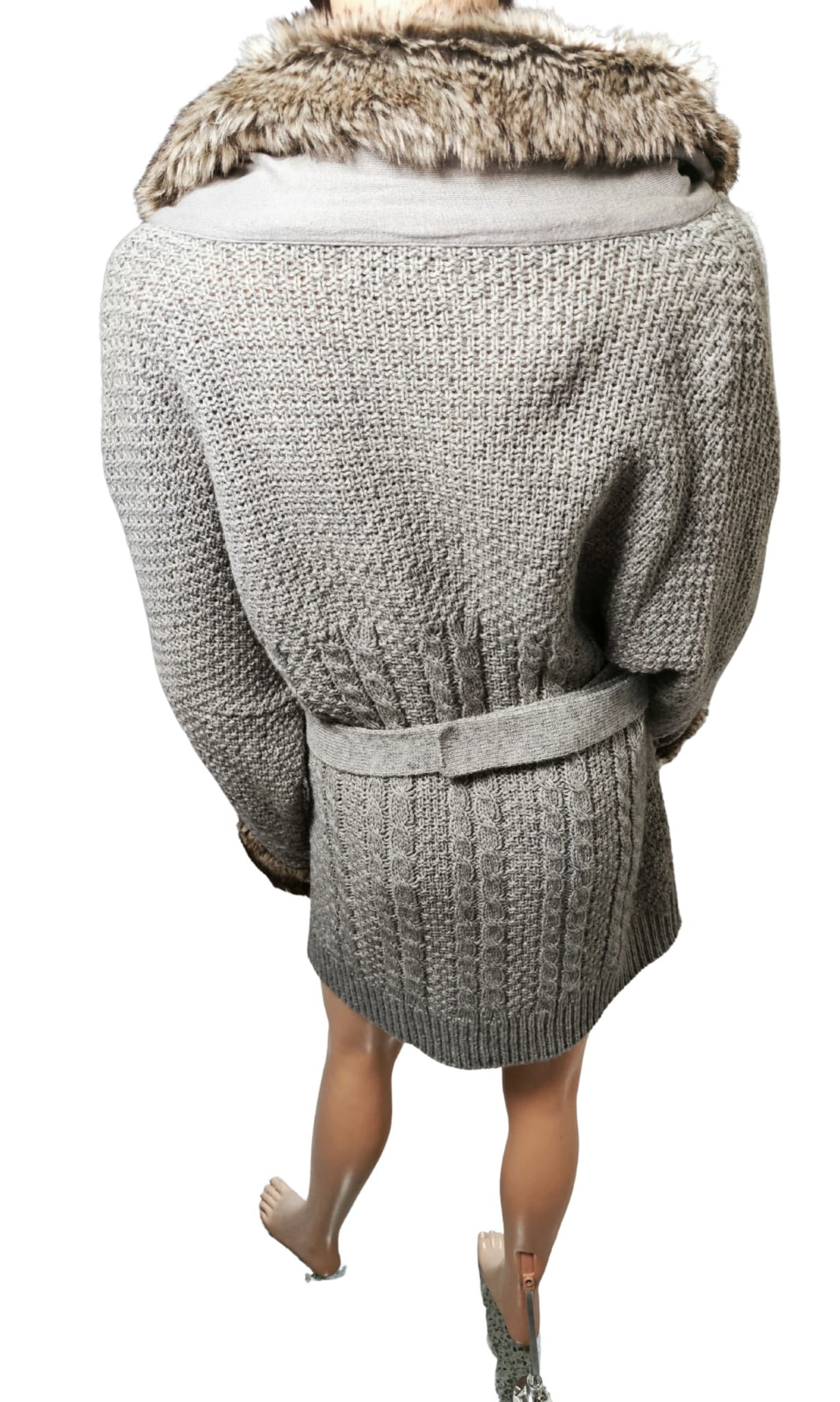 Abrigo vintage ETIEM de segunda mano curvy gris con pelo sintético y cinturón | Tallas 46–56