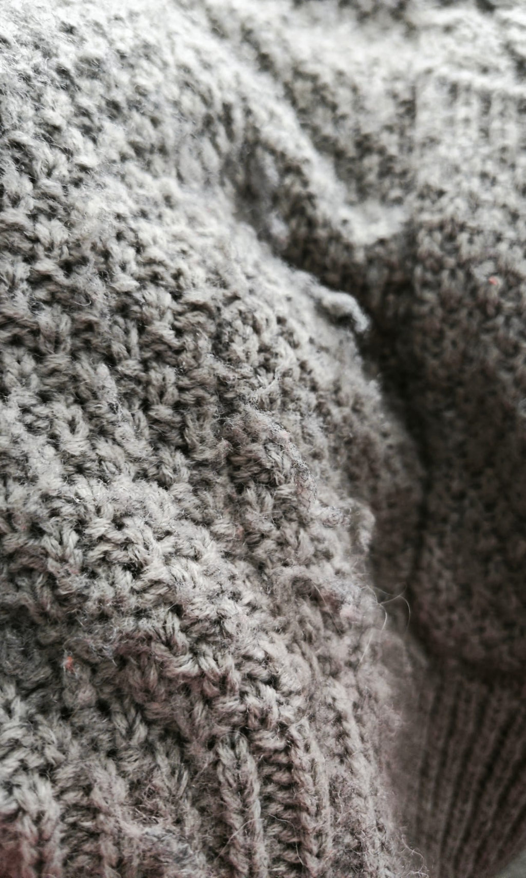 Abrigo vintage ETIEM de segunda mano curvy gris con pelo sintético y cinturón | Tallas 46–56