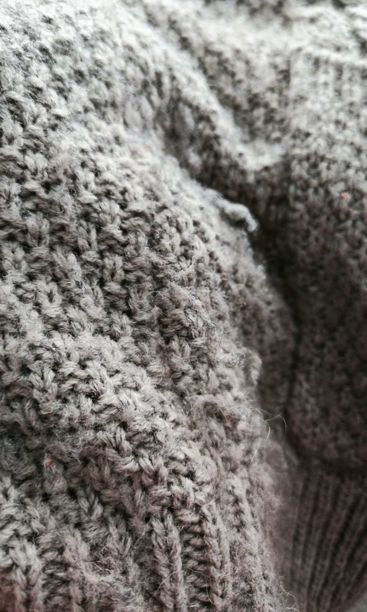 Abrigo vintage ETIEM de segunda mano curvy gris con pelo sintético y cinturón | Tallas 46–56