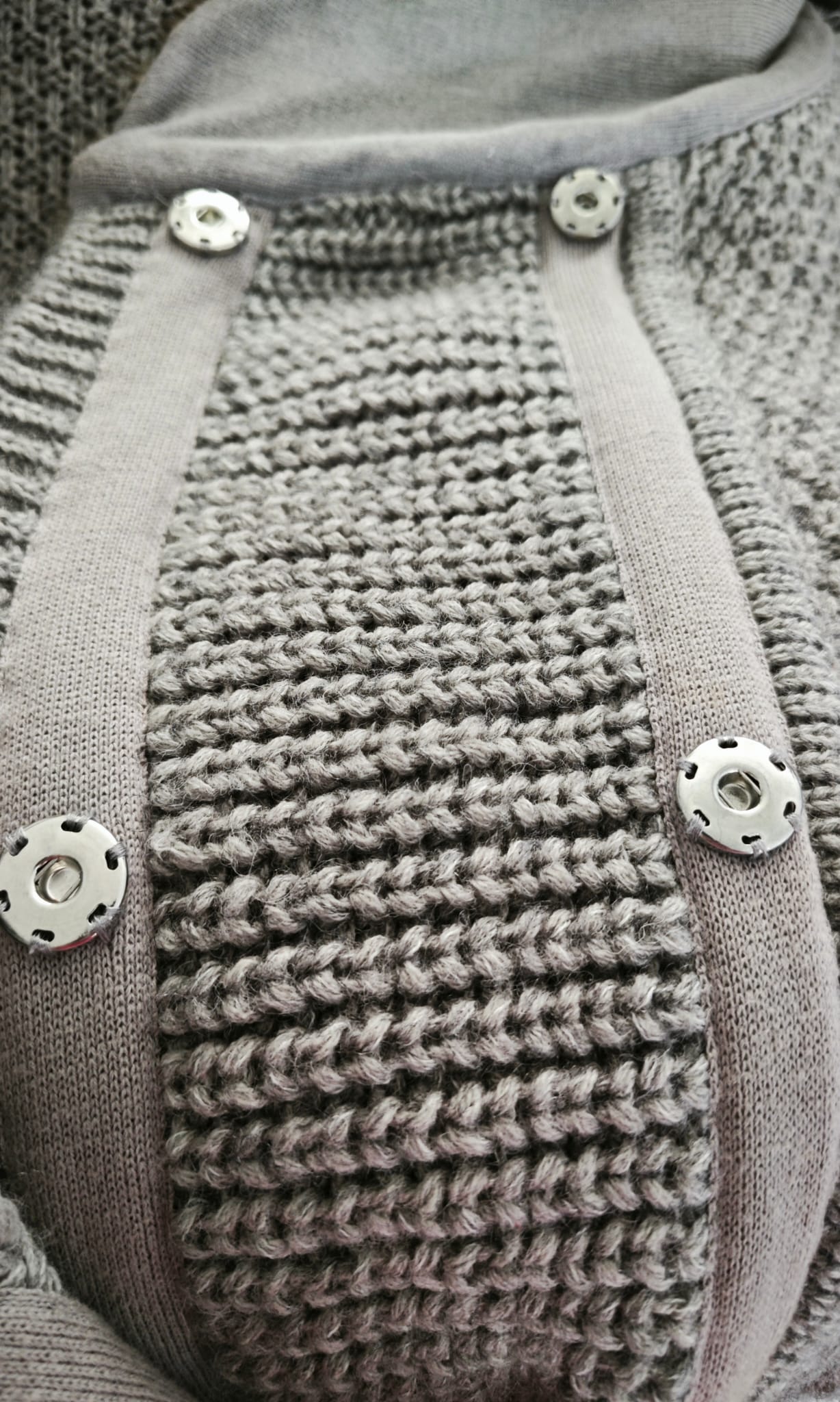 Abrigo vintage ETIEM de segunda mano curvy gris con pelo sintético y cinturón | Tallas 46–56