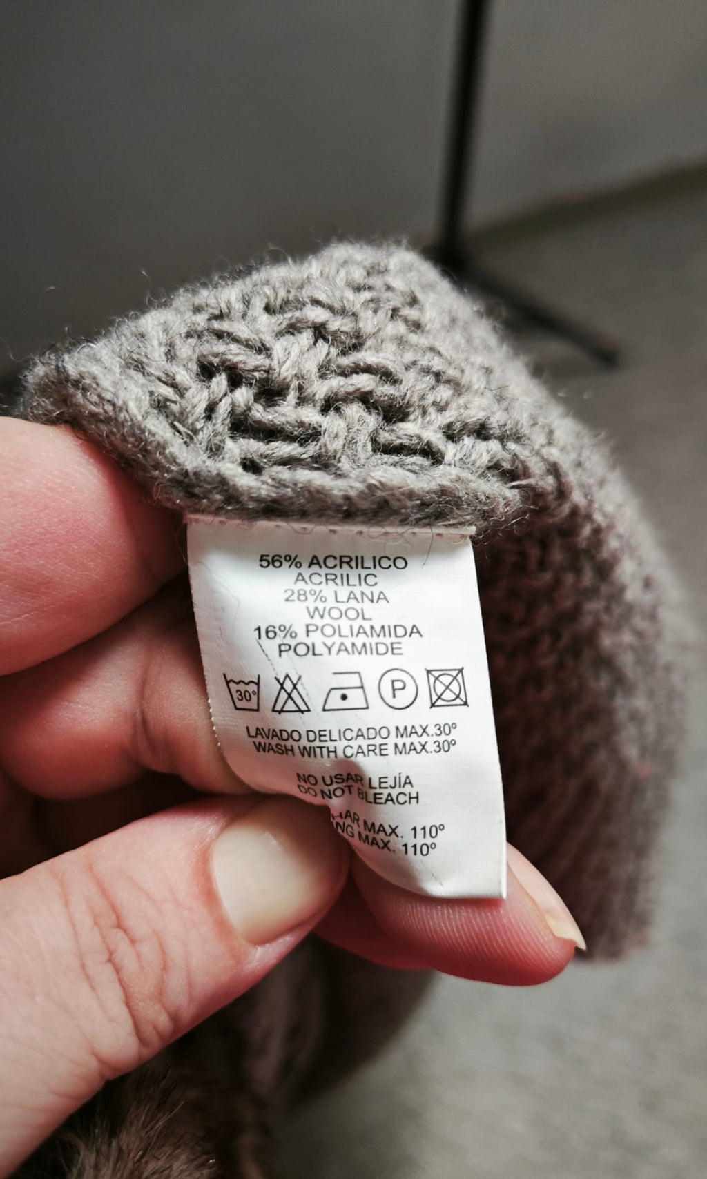 Abrigo vintage ETIEM de segunda mano curvy gris con pelo sintético y cinturón | Tallas 46–56
