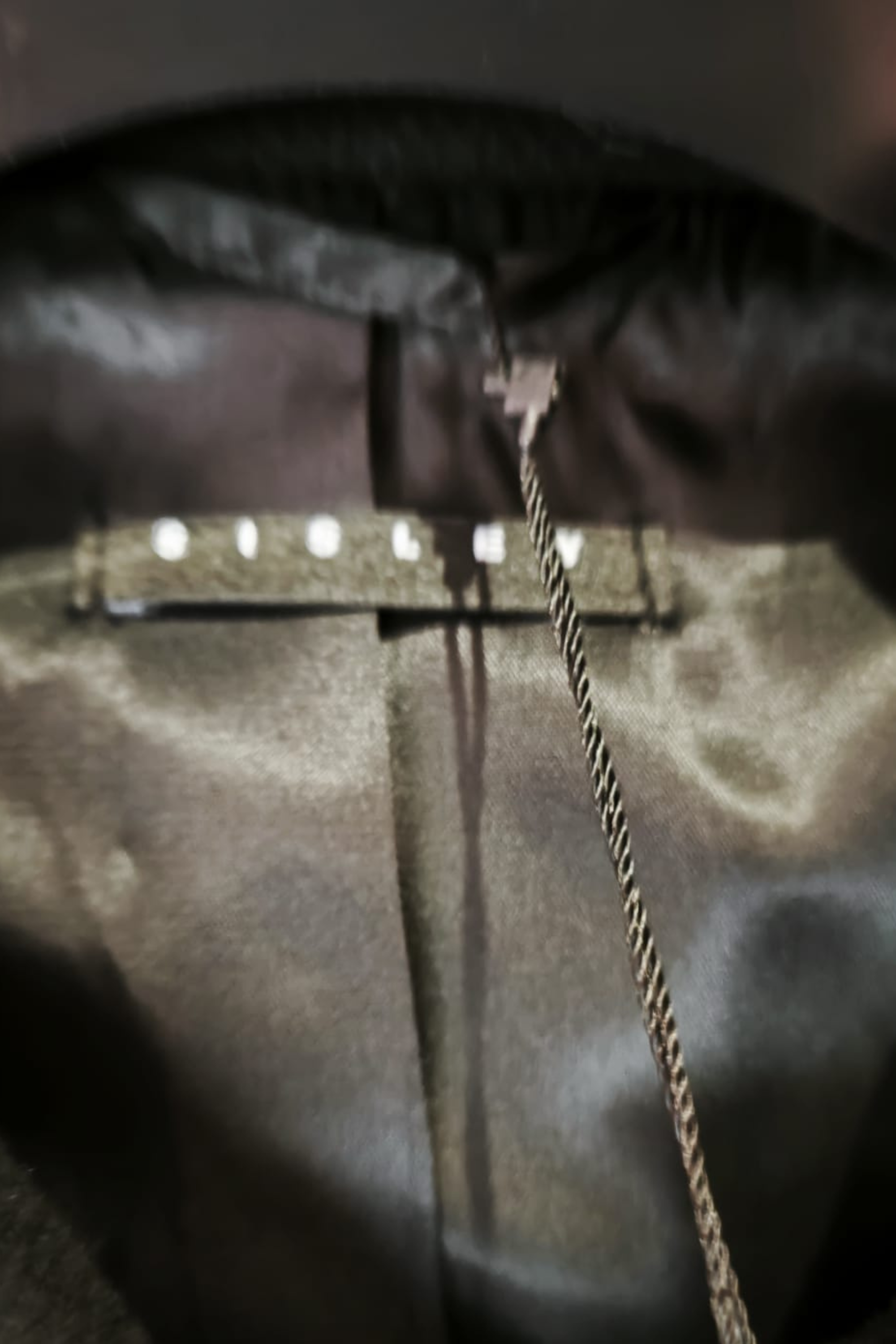 🖤 Abrigo negro SISLEY premium estilo biker chic con acabado elegante y corte impecable 🖤