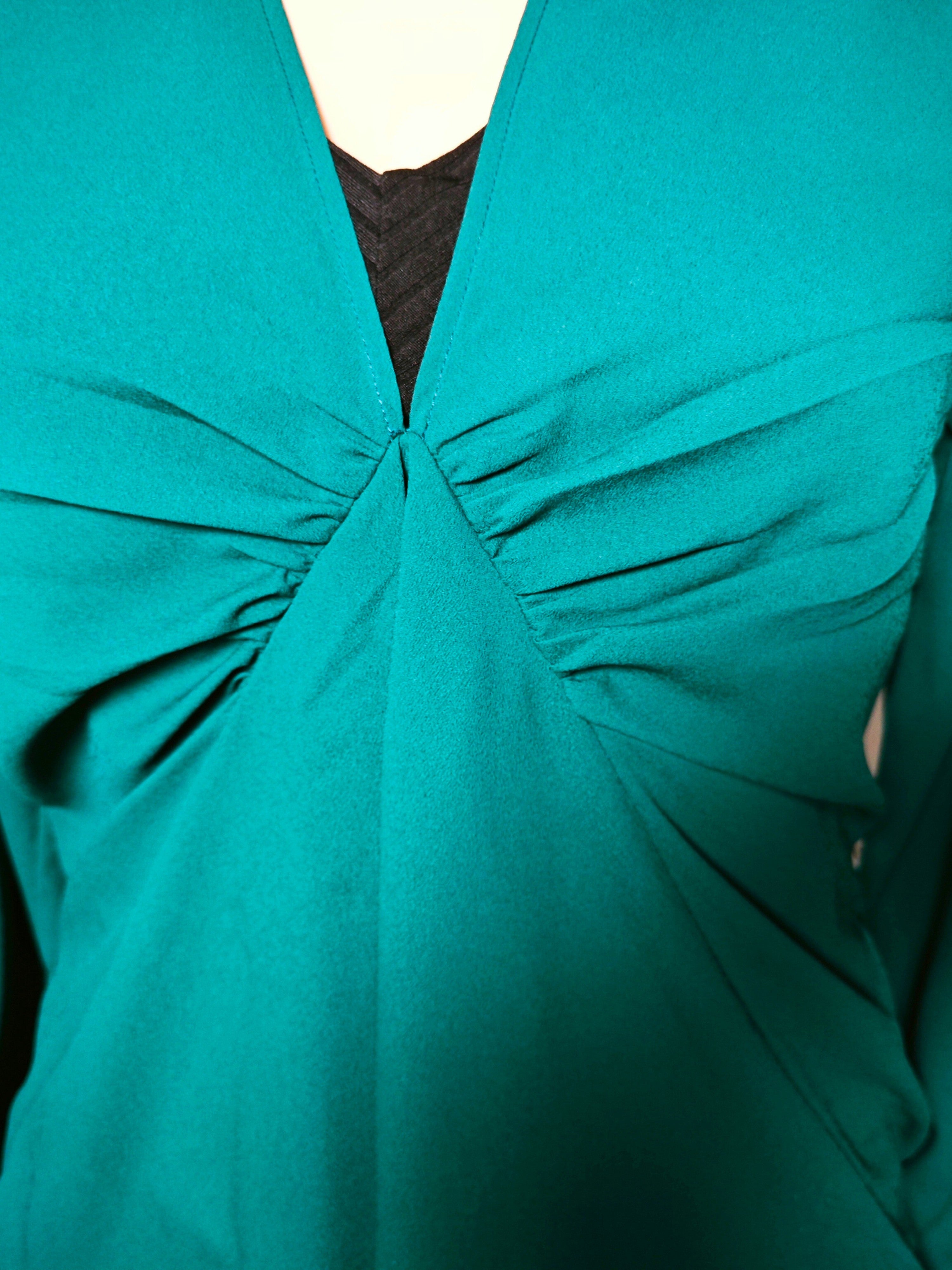 💚✨ Blusa TWINSET Milano verde esmeralda – escote en V elegante – lujo italiano ✨💚