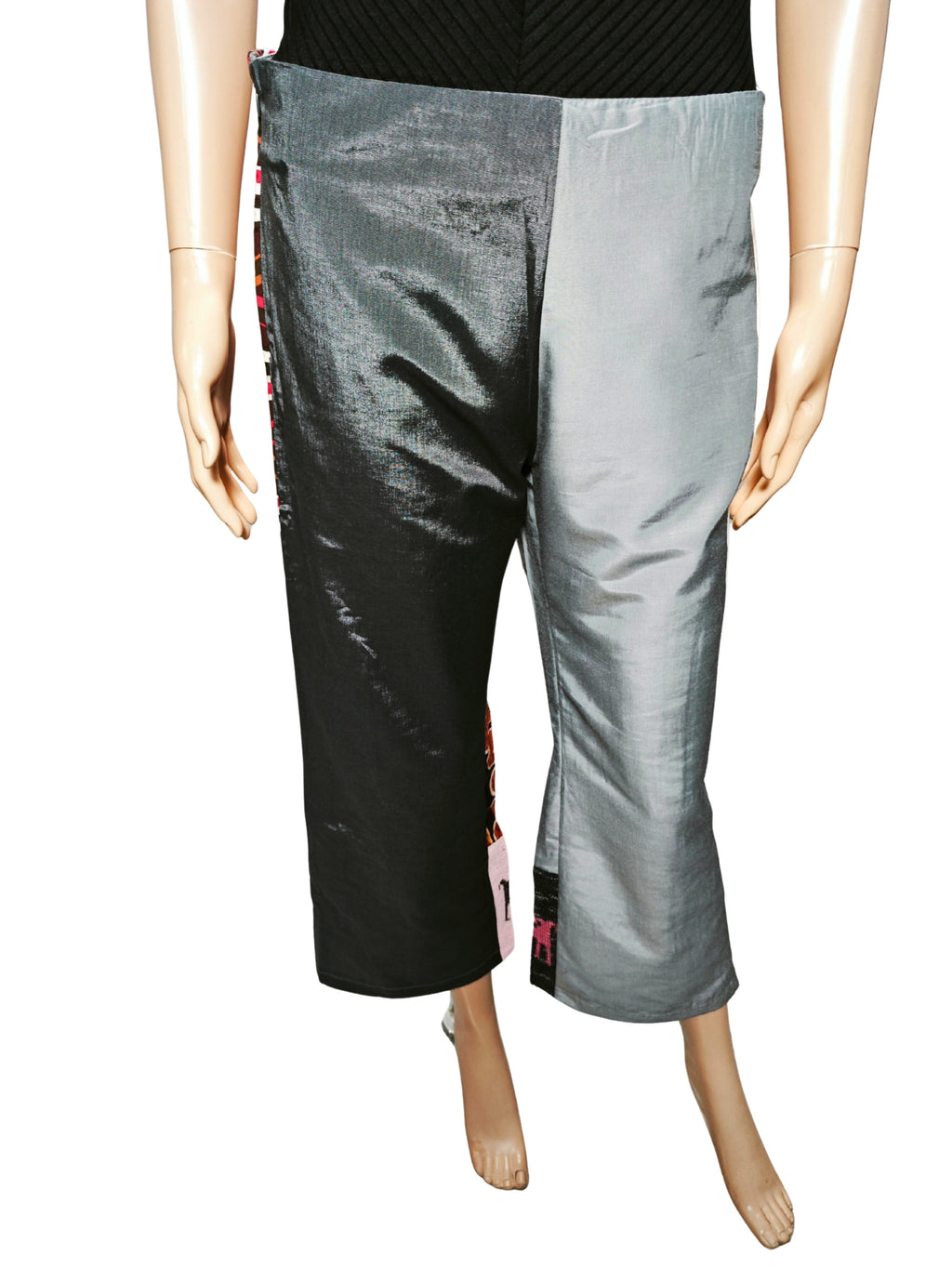 Vista frontal pantalón Custo Barcelona multicolor diseño artístico patchwork TALLA M