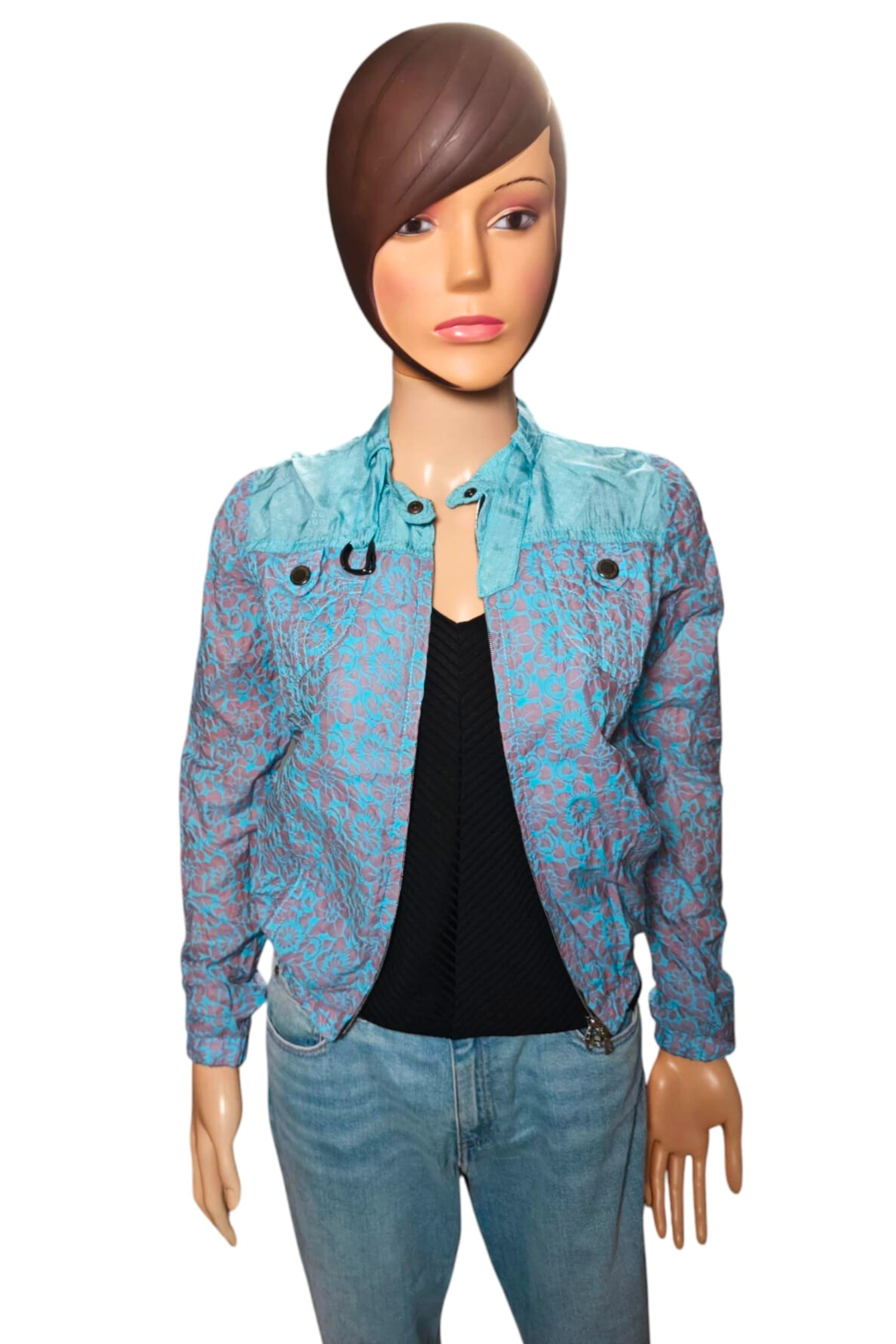 💙💜 Chaqueta Custo Barcelona “Veronique Rose” – Estampado Floral Exclusivo 💙💜
