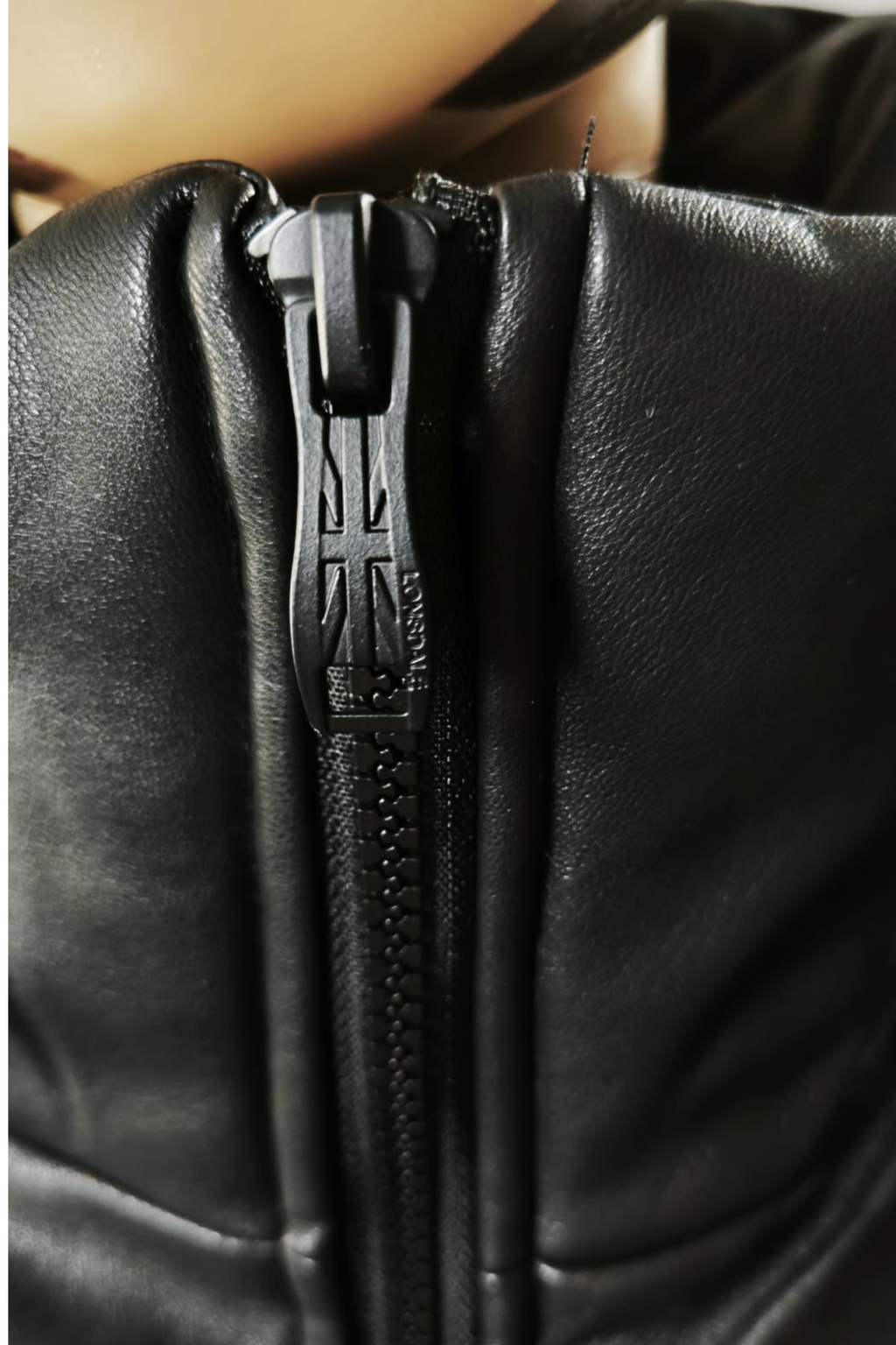 chaqueta curvy negra 