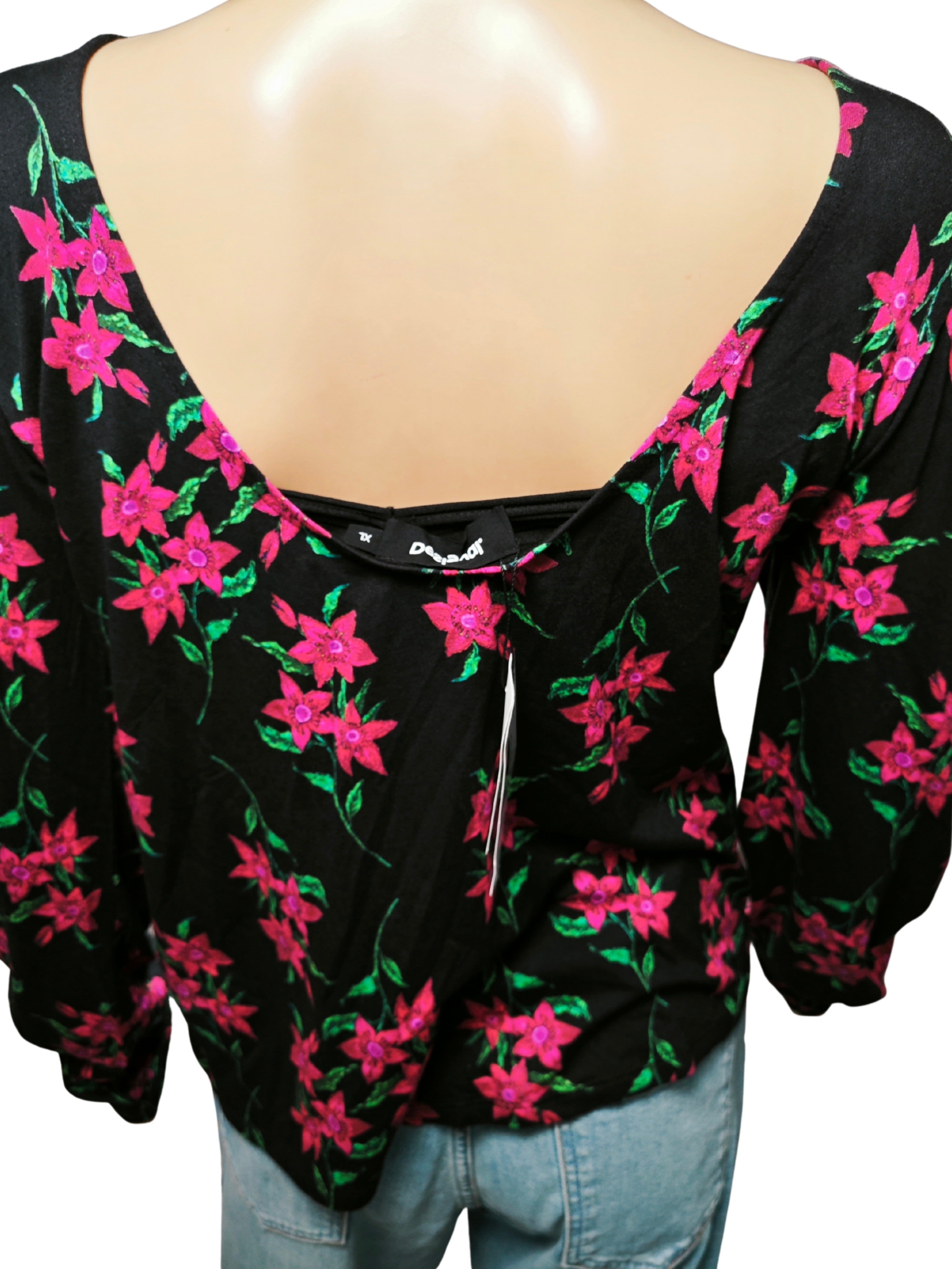 💗🌺 Blusa floral DESIGUAL negra con flores fucsia – espalda abierta sexy 🌺💗