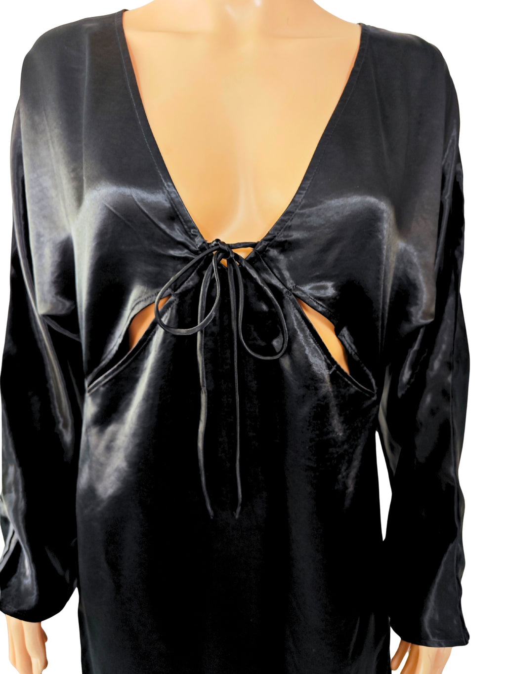 🖤 Vestido largo satinado negro H&M . Elegancia que deslumbra con cada movimiento🖤