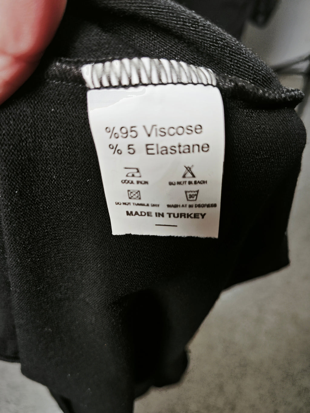 🖤 Top negro elegante MILAN KISS con encaje floral y espalda abierta – NUEVO con etiqueta