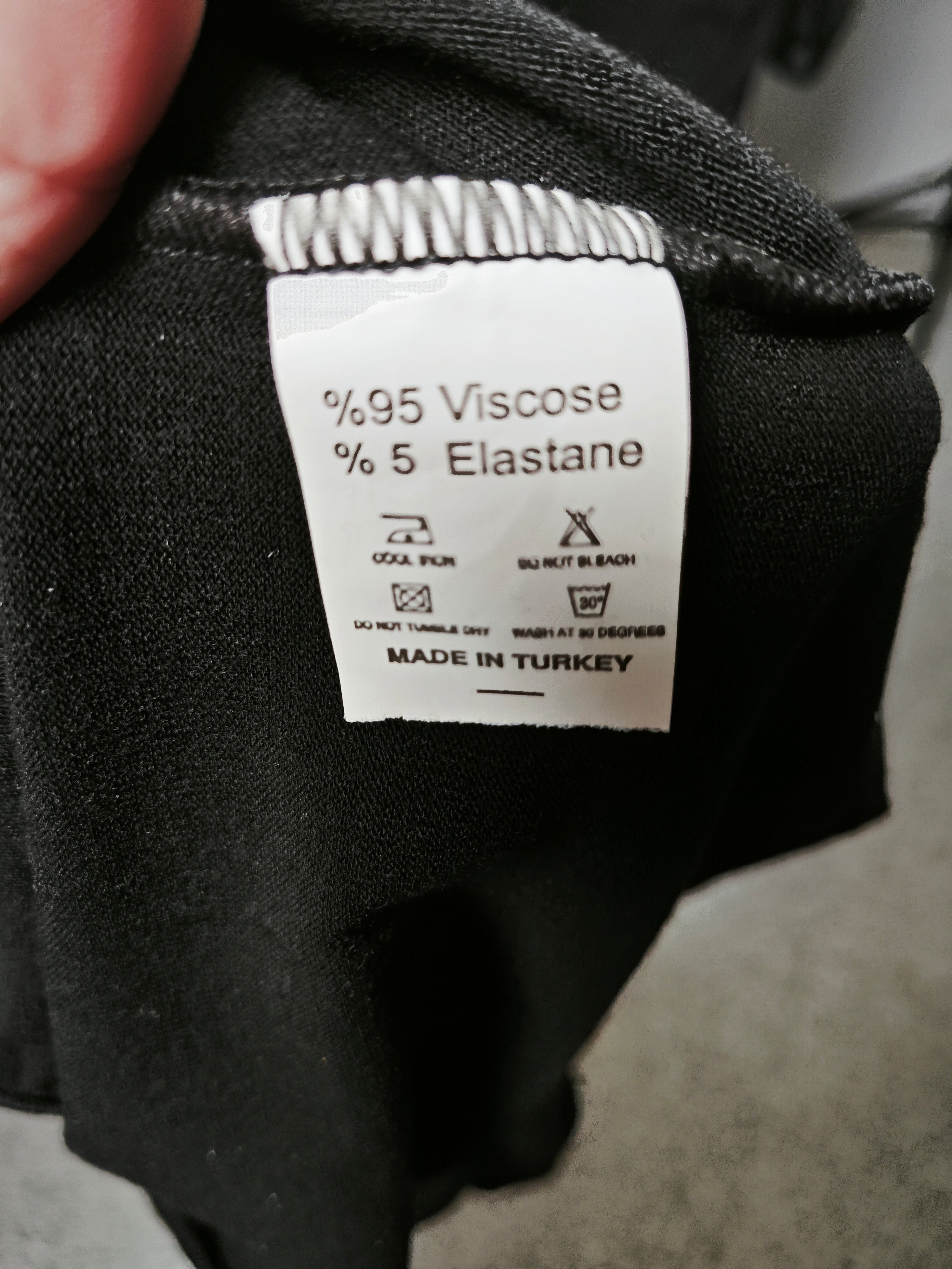 🖤 Top negro elegante MILAN KISS con encaje floral y espalda abierta – NUEVO con etiqueta