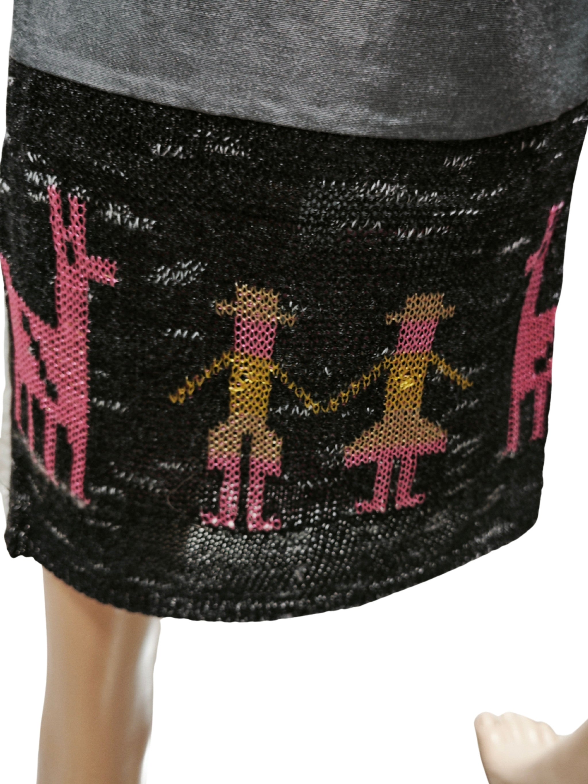 Detalle bordados étnicos y diseño exclusivo Custo Barcelona