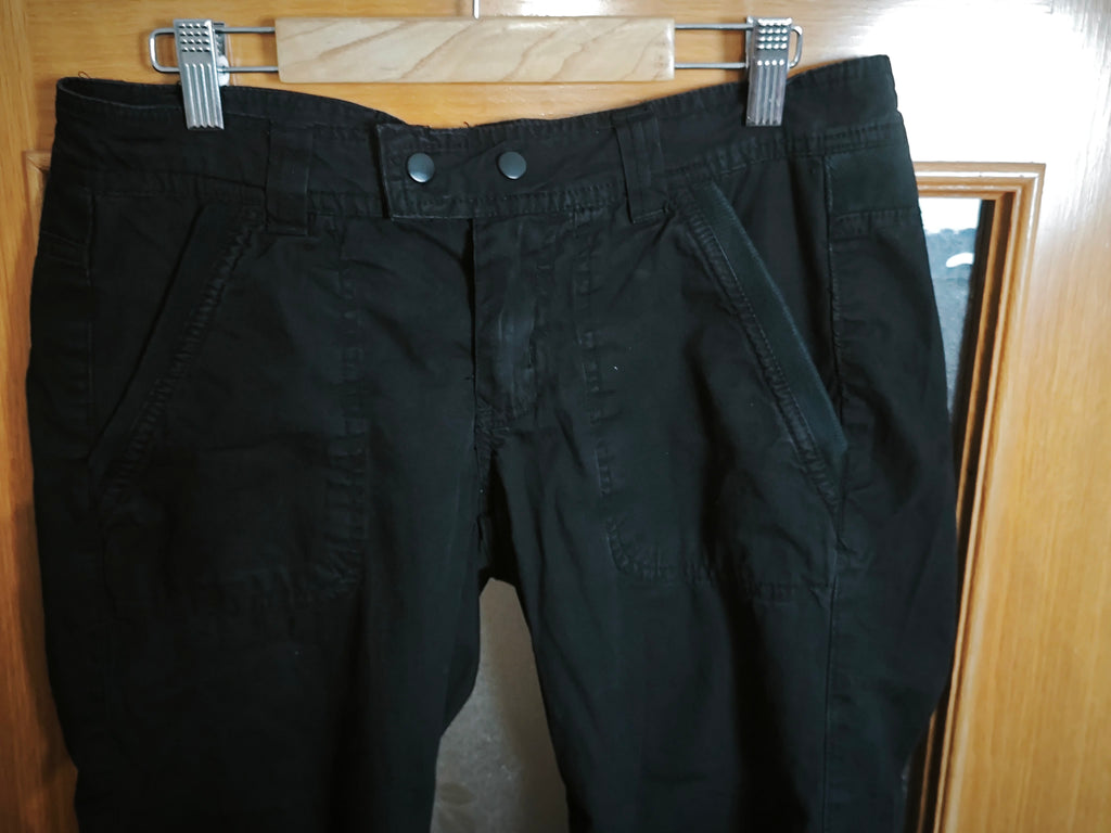 🖤 PANTALÓN PIRATA CARGO NEGRO STRADIVARIUS · TALLA 40 · SEGUNDA MANO ♻️