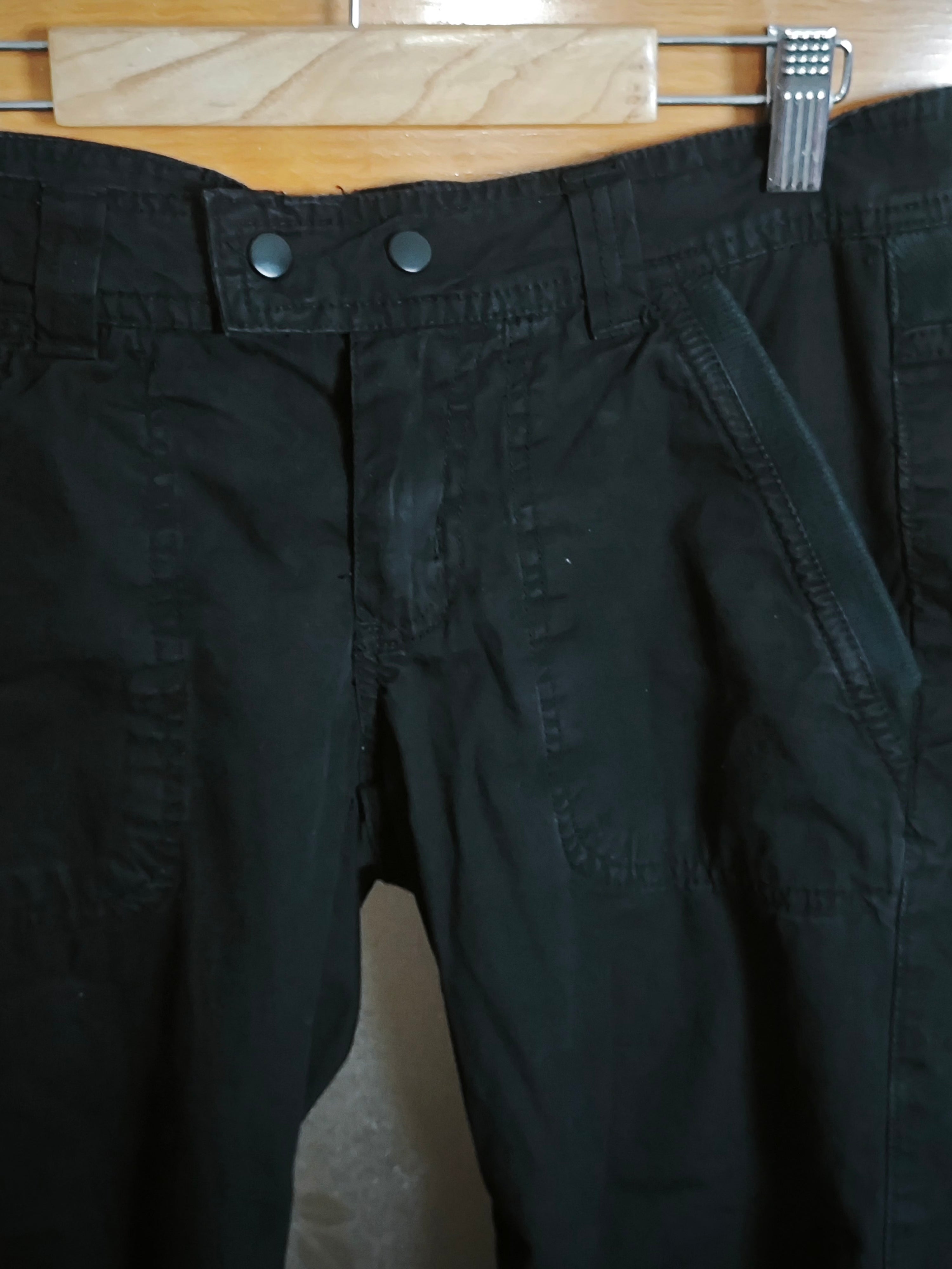 🖤 PANTALÓN PIRATA CARGO NEGRO STRADIVARIUS · TALLA 40 · SEGUNDA MANO ♻️