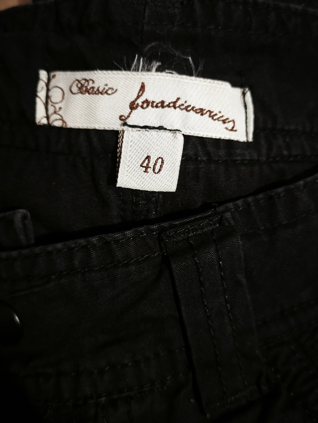 🖤 PANTALÓN PIRATA CARGO NEGRO STRADIVARIUS · TALLA 40 · SEGUNDA MANO ♻️