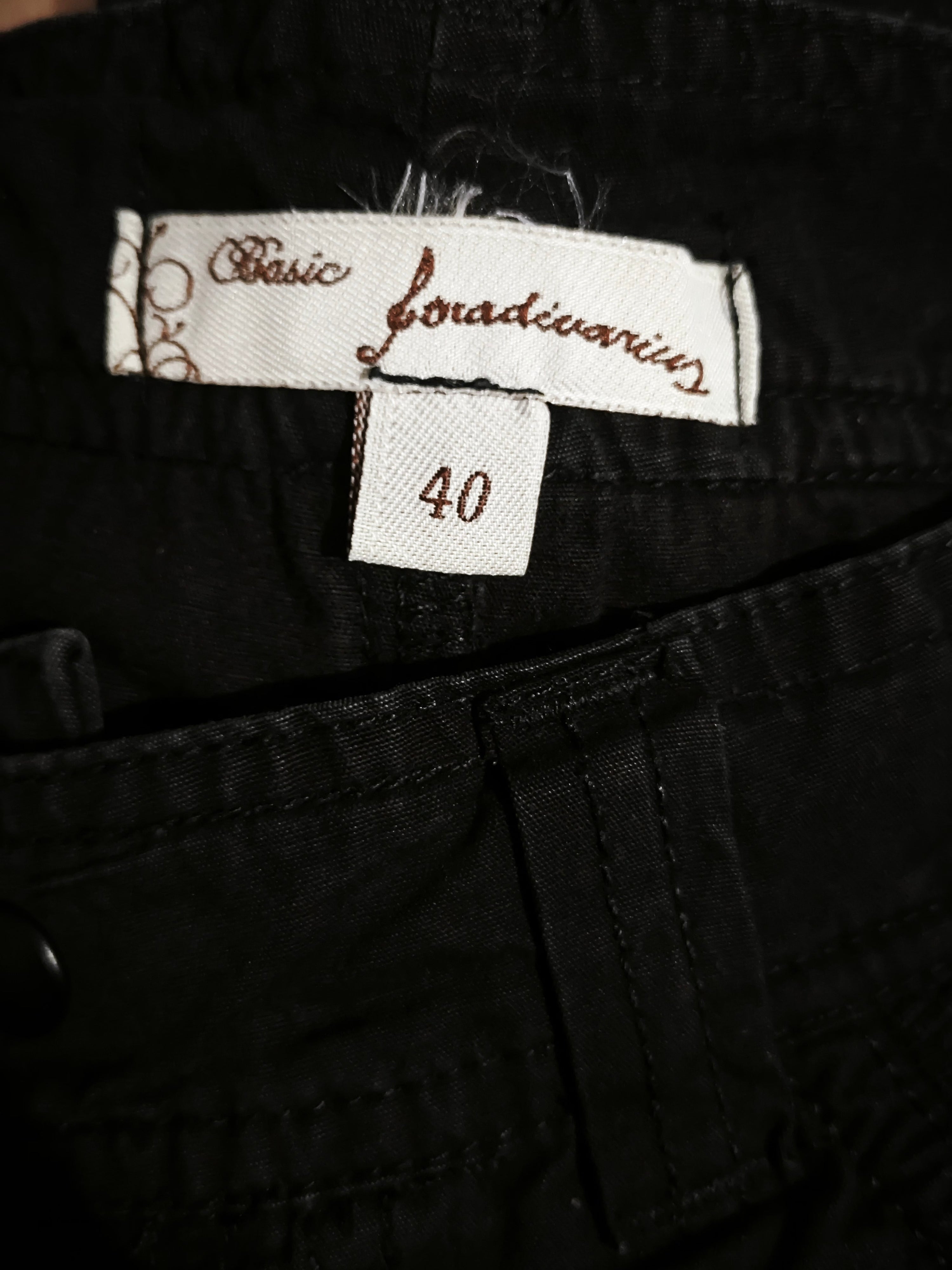 🖤 PANTALÓN PIRATA CARGO NEGRO STRADIVARIUS · TALLA 40 · SEGUNDA MANO ♻️