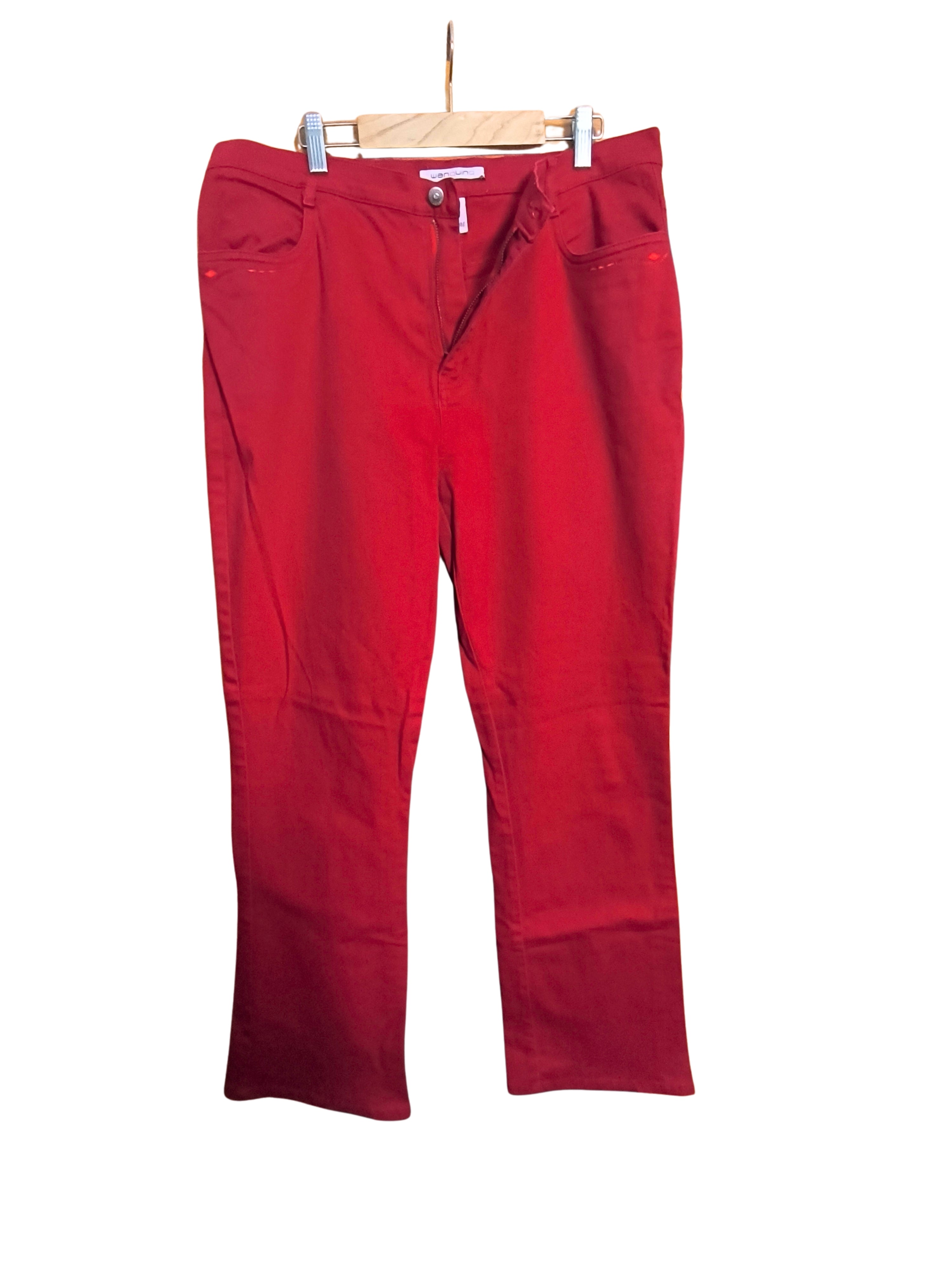 Pantalón vaquero rojo elástico Wanquinq talla 48 visto por delante.