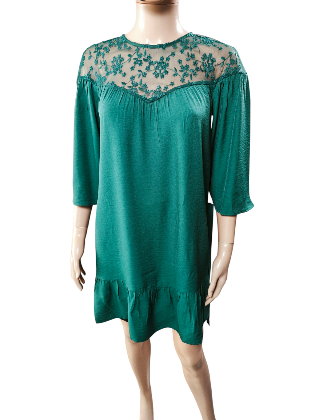 💚 Vestido verde esmeralda Etam con encaje floral delicado ✨