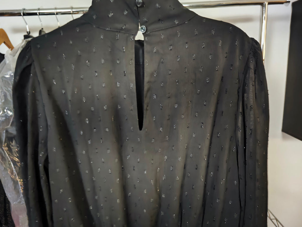 🖤 Vestido negro Esprit con brillo y cuello alto ✨🖤