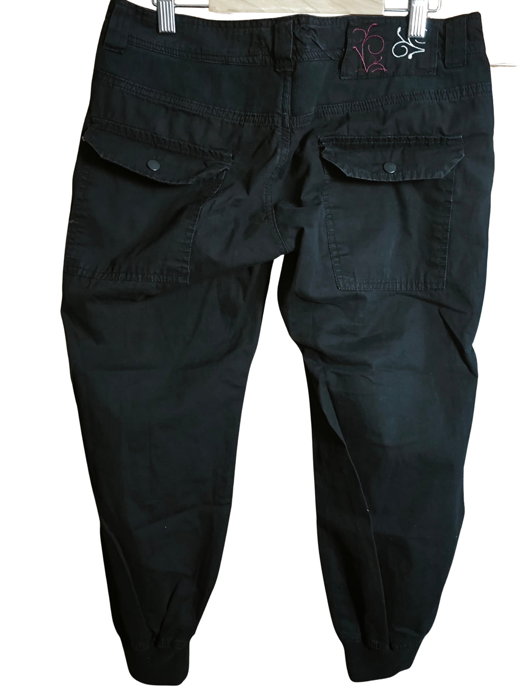 🖤 PANTALÓN PIRATA CARGO NEGRO STRADIVARIUS · TALLA 40 · SEGUNDA MANO ♻️