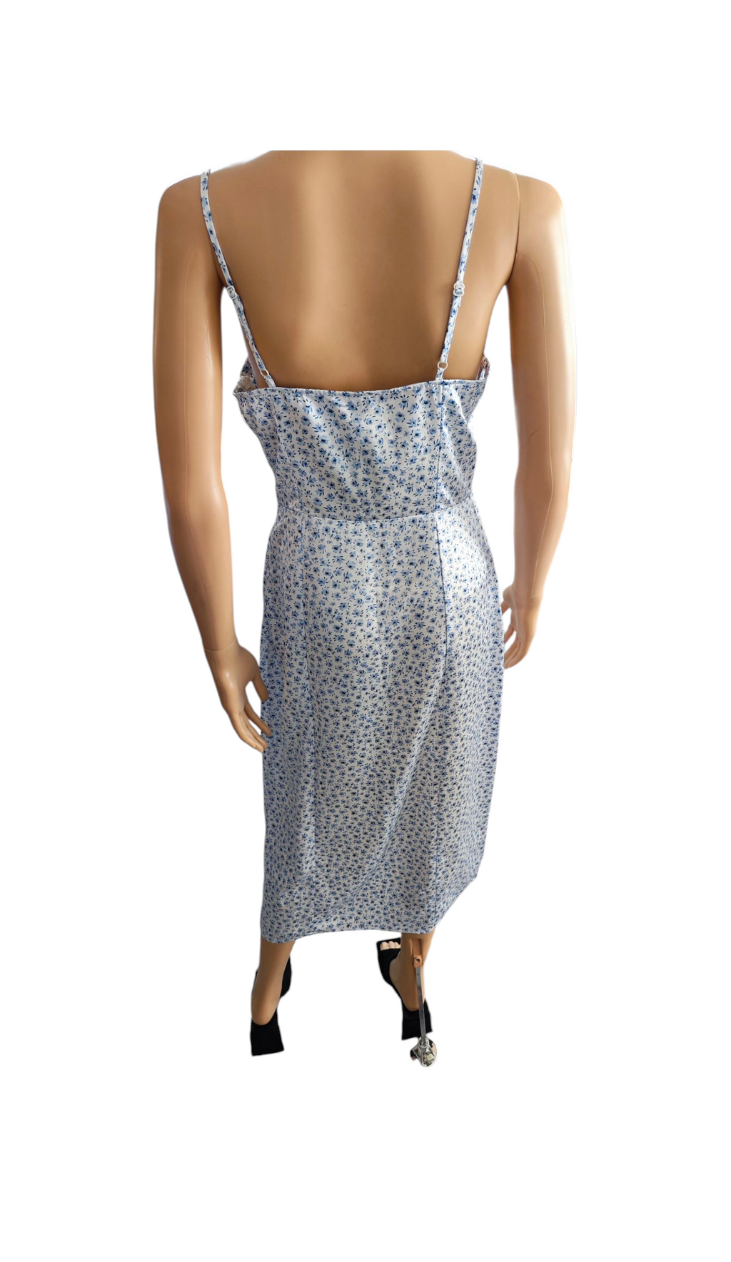 💙 🤍Vestido midi floral azul H&M Elegancia fresca y romántica para tus días de verano🤍💙
