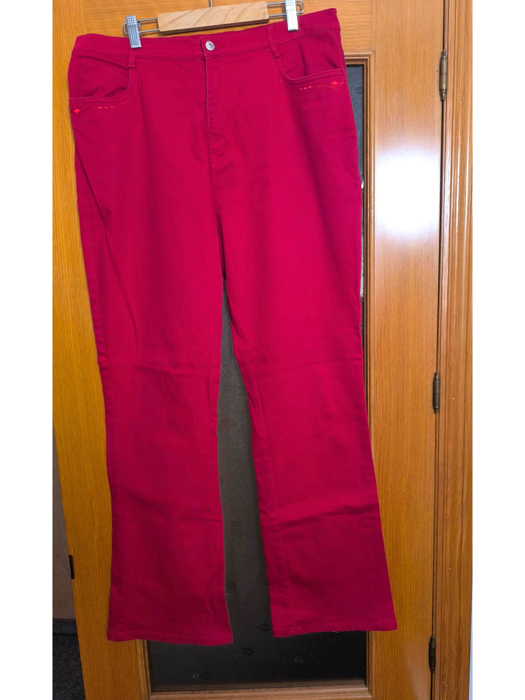 Pantalón vaquero rojo elástico Wanquinq talla 48 – Segunda mano